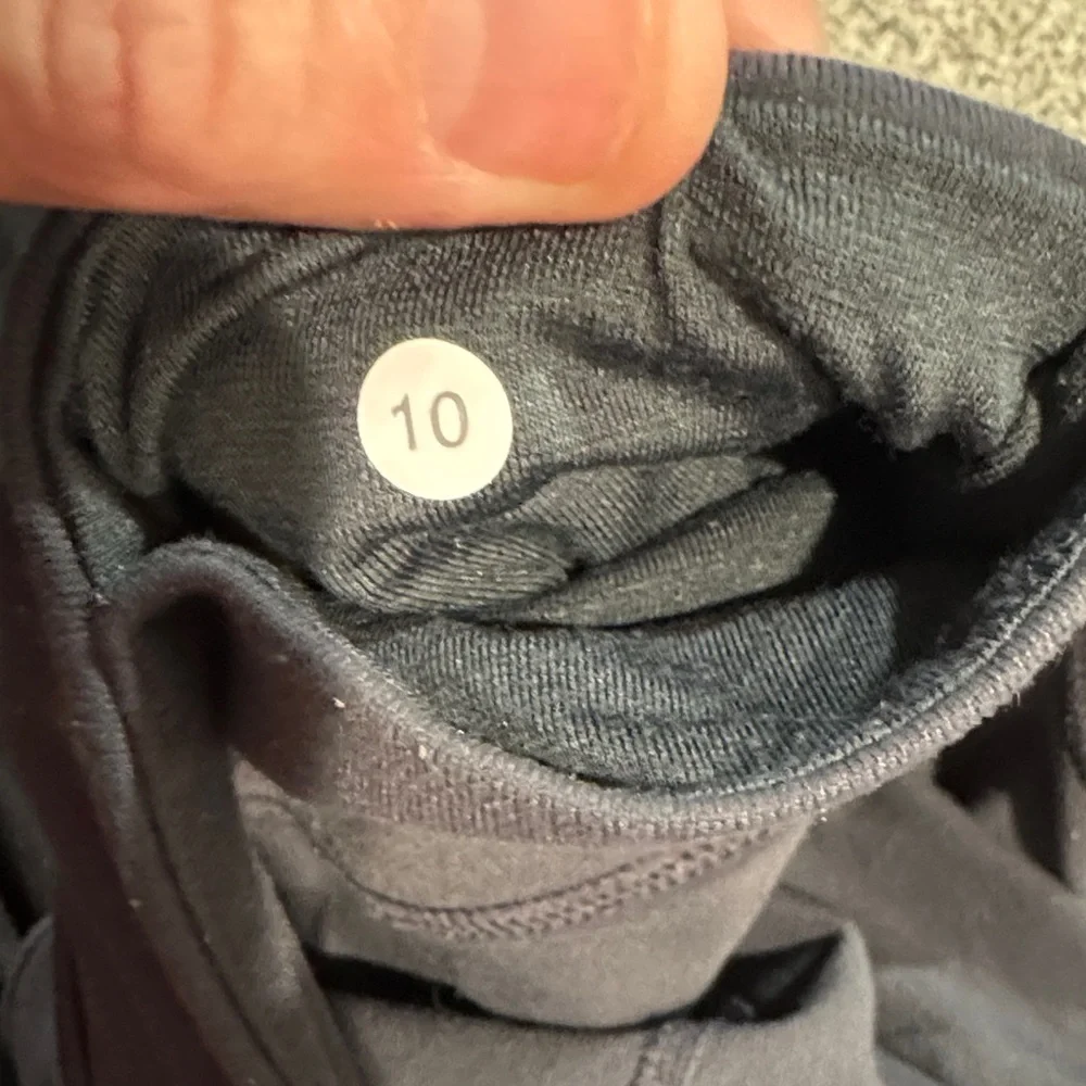 Stylish Gray Leggings - Picture 6 of 6